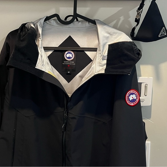 Men’s Canada Goose Rain Jacket - New Condition (Size L) - Picture 2 of 11